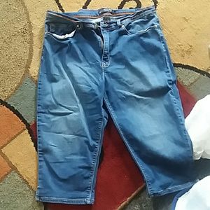 Lee capris